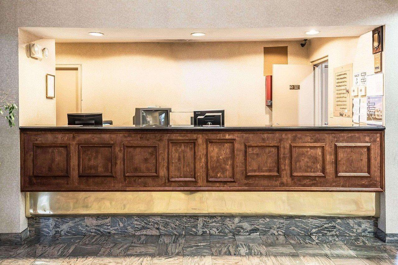 Studios And Suites 4 Less Емпория Екстериор снимка