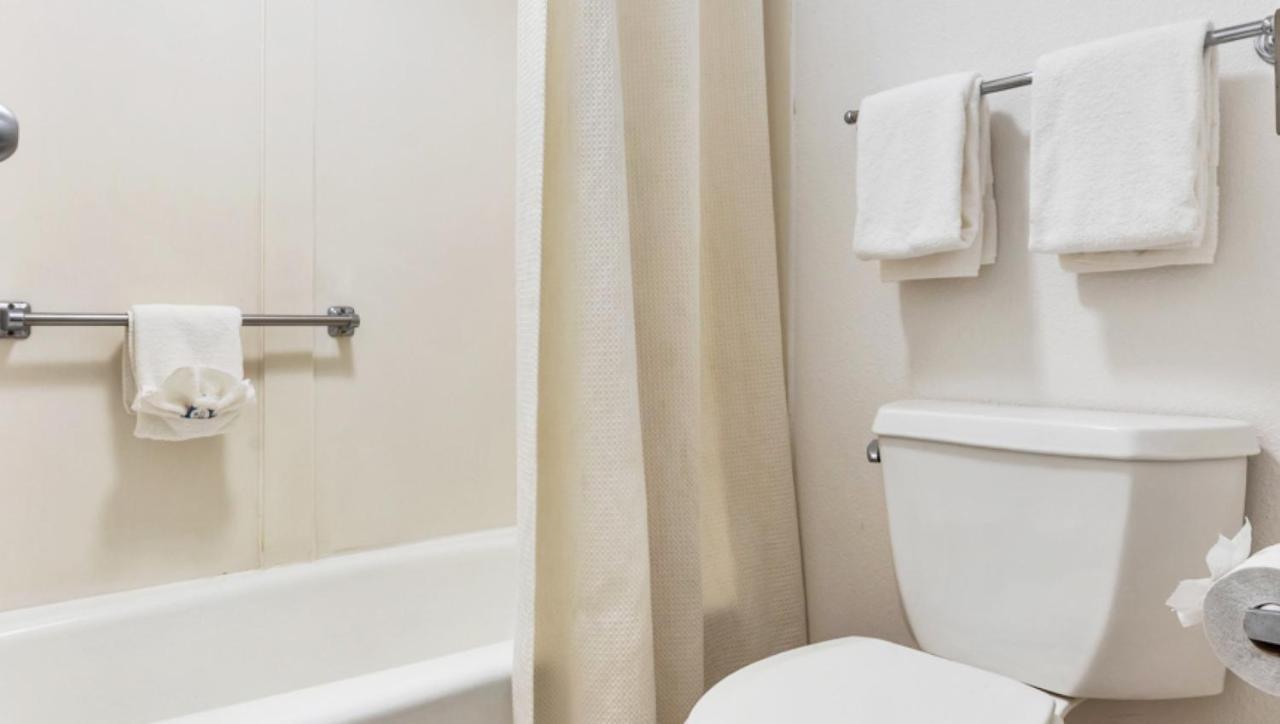 Studios And Suites 4 Less Емпория Екстериор снимка