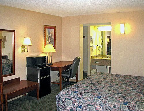 Studios And Suites 4 Less Емпория Екстериор снимка